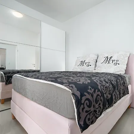 Beautiful Modern House Liza With Private Parking In - Finida Settlement