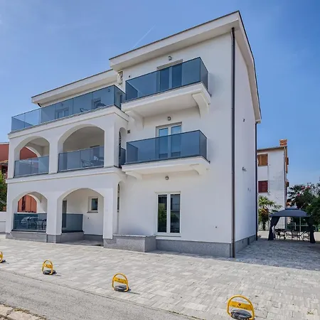 Apartment Beautiful Modern House Liza With Private Parking In - Finida Settlement