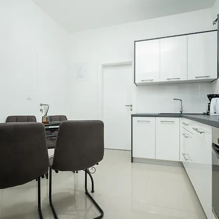 Beautiful Modern House Liza With Private Parking In - Finida Settlement *