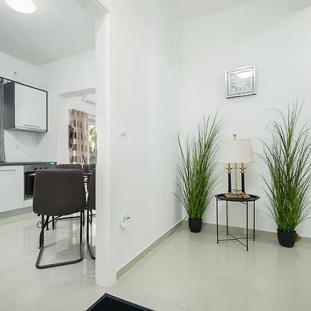 Beautiful Modern House Liza With Private Parking In - Finida Settlement Porec