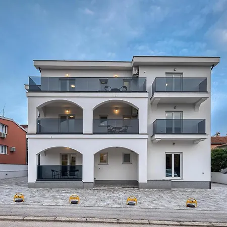 Beautiful Modern House Liza With Private Parking In - Finida Settlement Apartment *