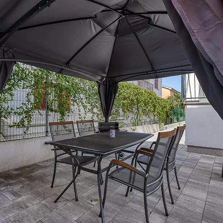 Beautiful Modern House Liza With Private Parking In - Finida Settlement