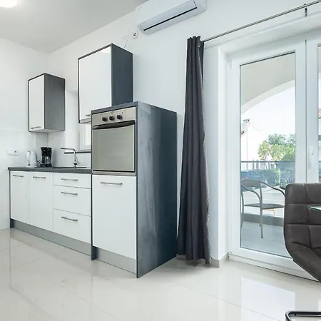 Apartment Beautiful Modern House Liza With Private Parking In - Finida Settlement *