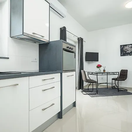 Beautiful Modern House Liza With Private Parking In - Finida Settlement Porec