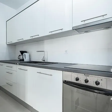 Beautiful Modern House Liza With Private Parking In - Finida Settlement *