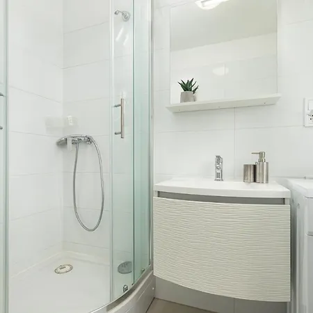 Beautiful Modern House Liza With Private Parking In - Finida Settlement Porec