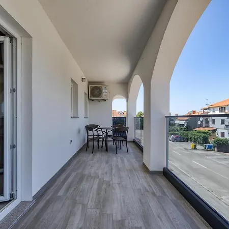 Apartment Beautiful Modern House Liza With Private Parking In - Finida Settlement