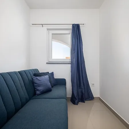 Beautiful Modern House Liza With Private Parking In - Finida Settlement *