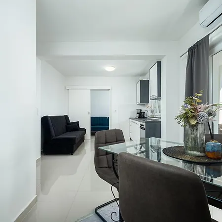 Apartment Beautiful Modern House Liza With Private Parking In - Finida Settlement
