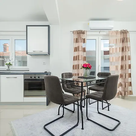 Apartment Beautiful Modern House Liza With Private Parking In - Finida Settlement *