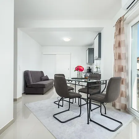 Beautiful Modern House Liza With Private Parking In - Finida Settlement Porec