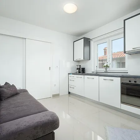 Apartment Beautiful Modern House Liza With Private Parking In - Finida Settlement