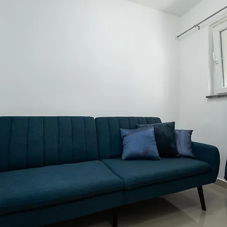 Apartment Beautiful Modern House Liza With Private Parking In - Finida Settlement