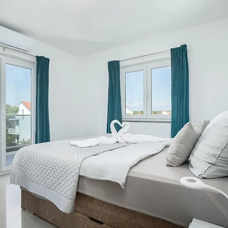 Beautiful Modern House Liza With Private Parking In - Finida Settlement Porec
