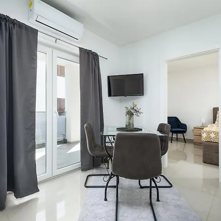 Apartment Beautiful Modern House Liza With Private Parking In - Finida Settlement