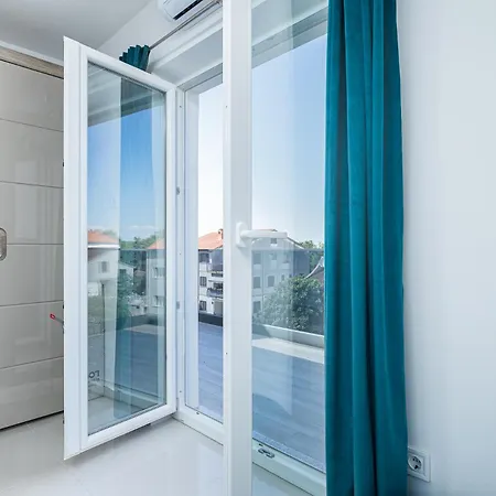 Beautiful Modern House Liza With Private Parking In - Finida Settlement