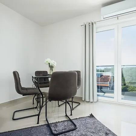 Beautiful Modern House Liza With Private Parking In - Finida Settlement Porec