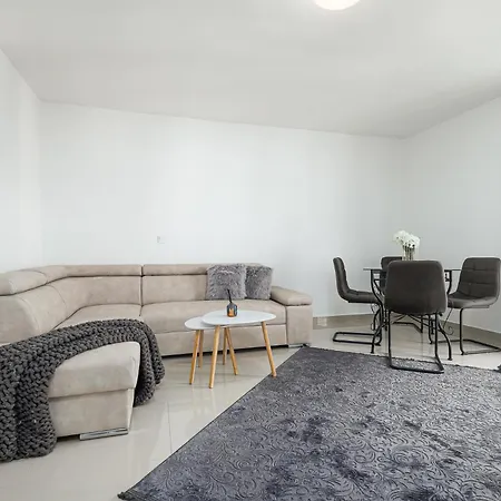 Apartment Beautiful Modern House Liza With Private Parking In - Finida Settlement *