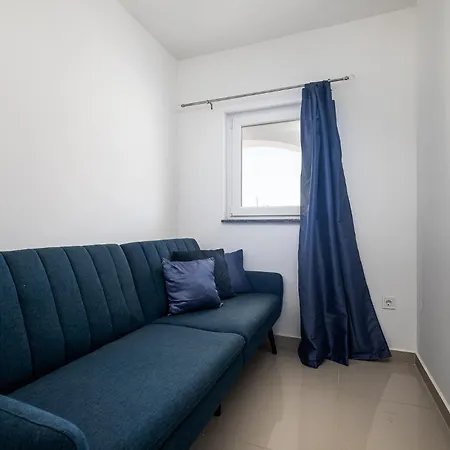 Beautiful Modern House Liza With Private Parking In - Finida Settlement