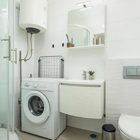 Apartment Beautiful Modern House Liza With Private Parking In - Finida Settlement