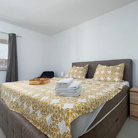 Apartment Beautiful Modern House Liza With Private Parking In - Finida Settlement *