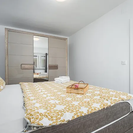 Apartment Beautiful Modern House Liza With Private Parking In - Finida Settlement Porec