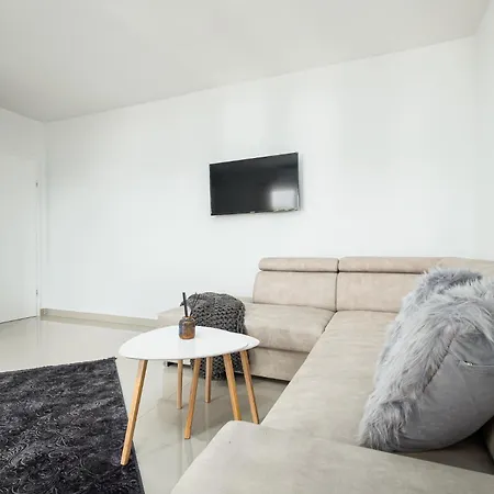 Beautiful Modern House Liza With Private Parking In - Finida Settlement Porec