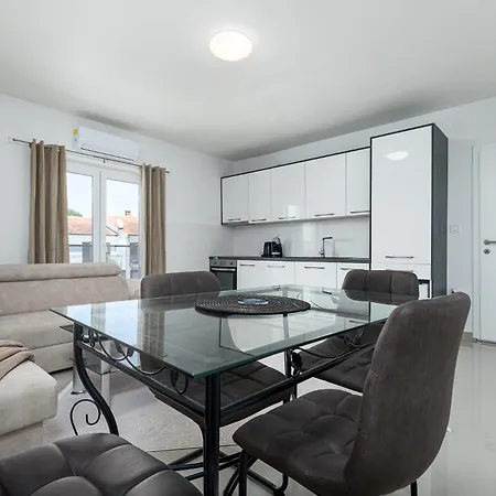 Apartment Beautiful Modern House Liza With Private Parking In - Finida Settlement *