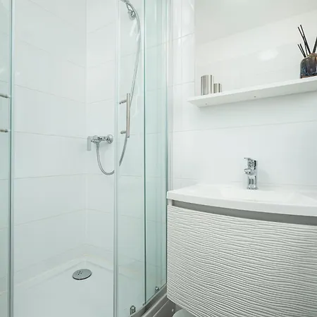 Apartment Beautiful Modern House Liza With Private Parking In - Finida Settlement *
