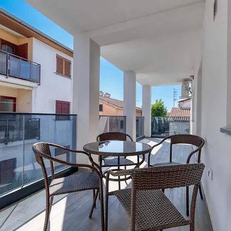 Beautiful Modern House Liza With Private Parking In - Finida Settlement Porec